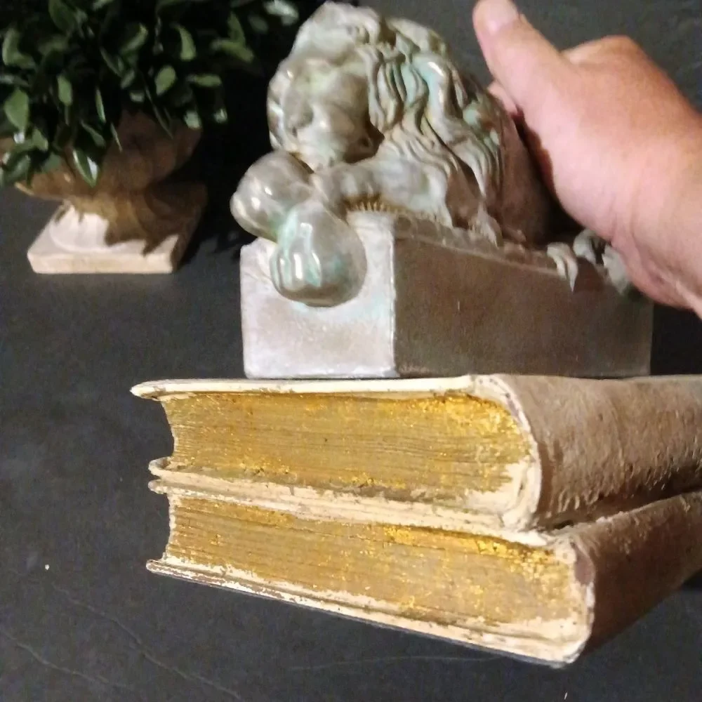 Sleeping Lion Sculpture on Books of Religion RARE & UNIQUE - Picture 12 of 17